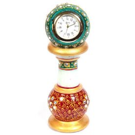 Round watch in Big Stand