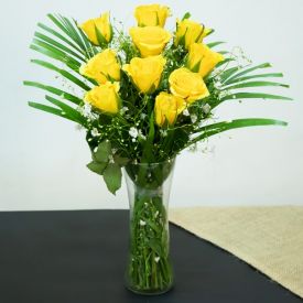 10 Yellow roses in Vase