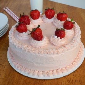 Strawberry Cake 1 Kg Premium 5 Star