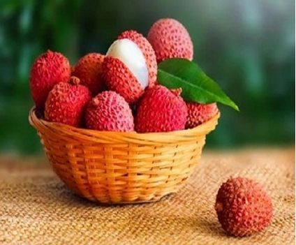 3 Kg Litchi in basket