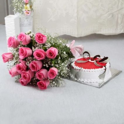 20 Peach Roses in Cellophane Roses and 1 Kg Heart-shaped Strawberry cake