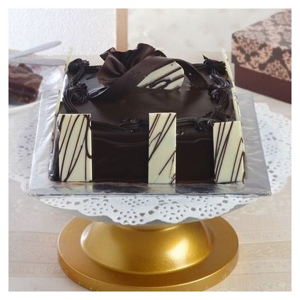 Send Square Choco Chip Cake Online in India at Indiagiftin