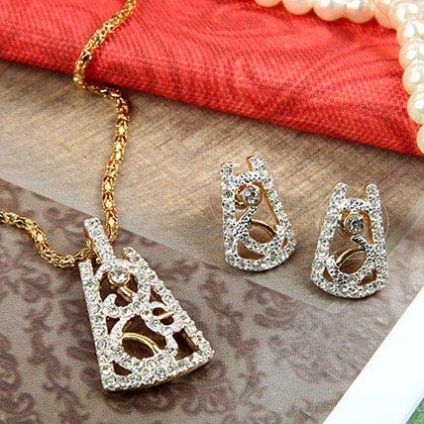 Exquisite Pendant Set