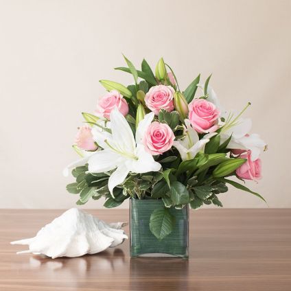Roses With lilies With Vase